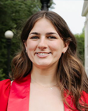 Annabelle Hall headshot