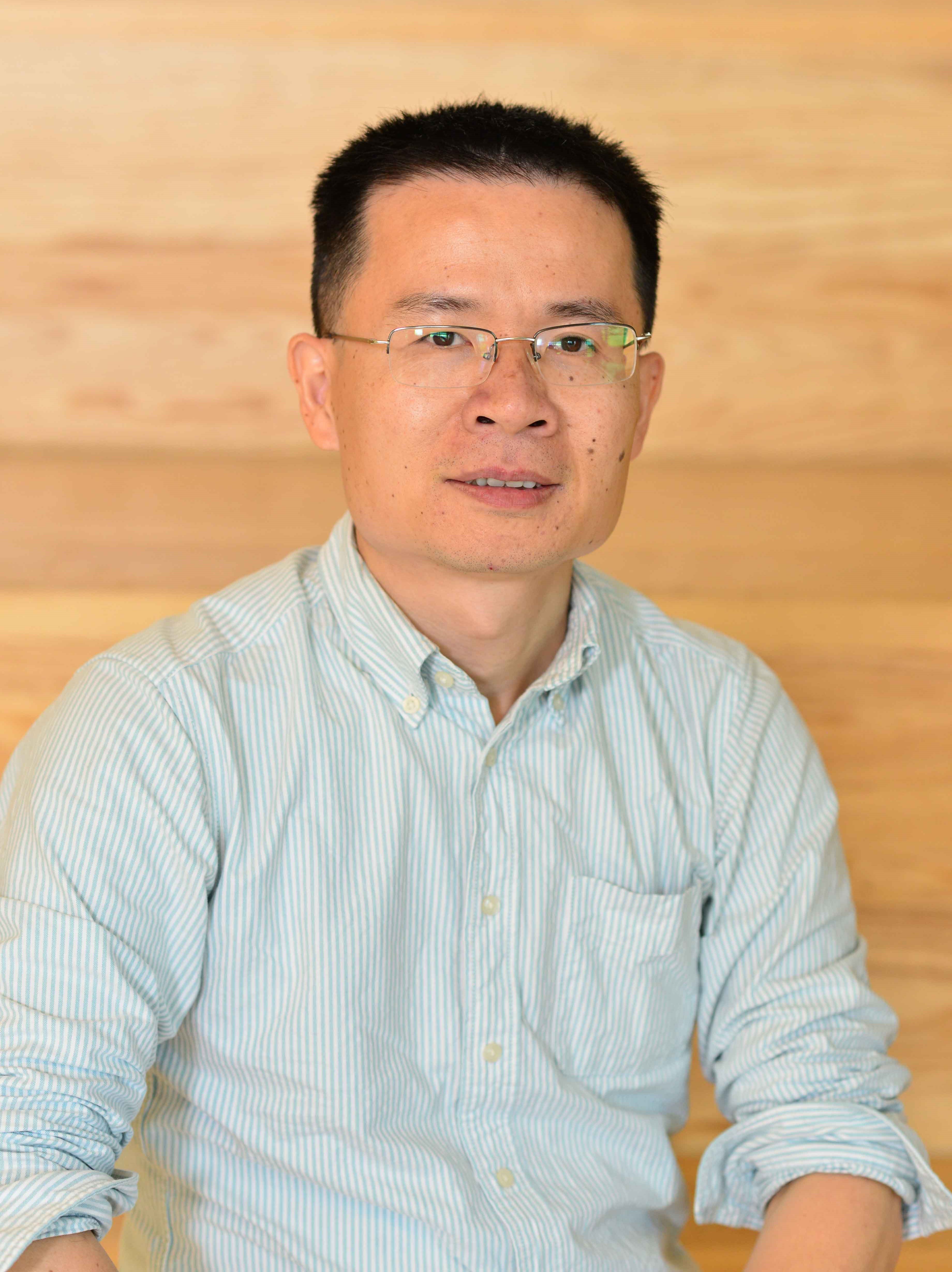 Junshan Lin headshot